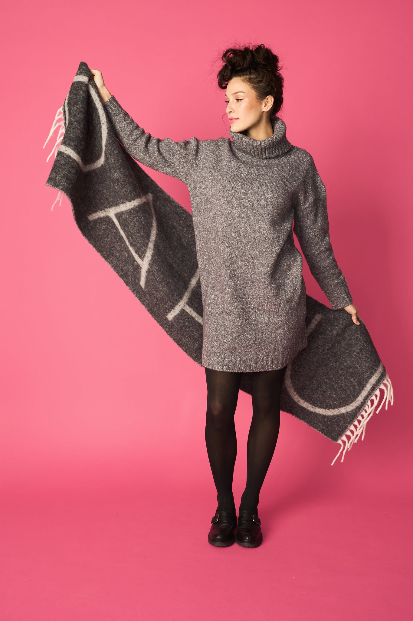 GIANT SOFT SCARF, Logo Black