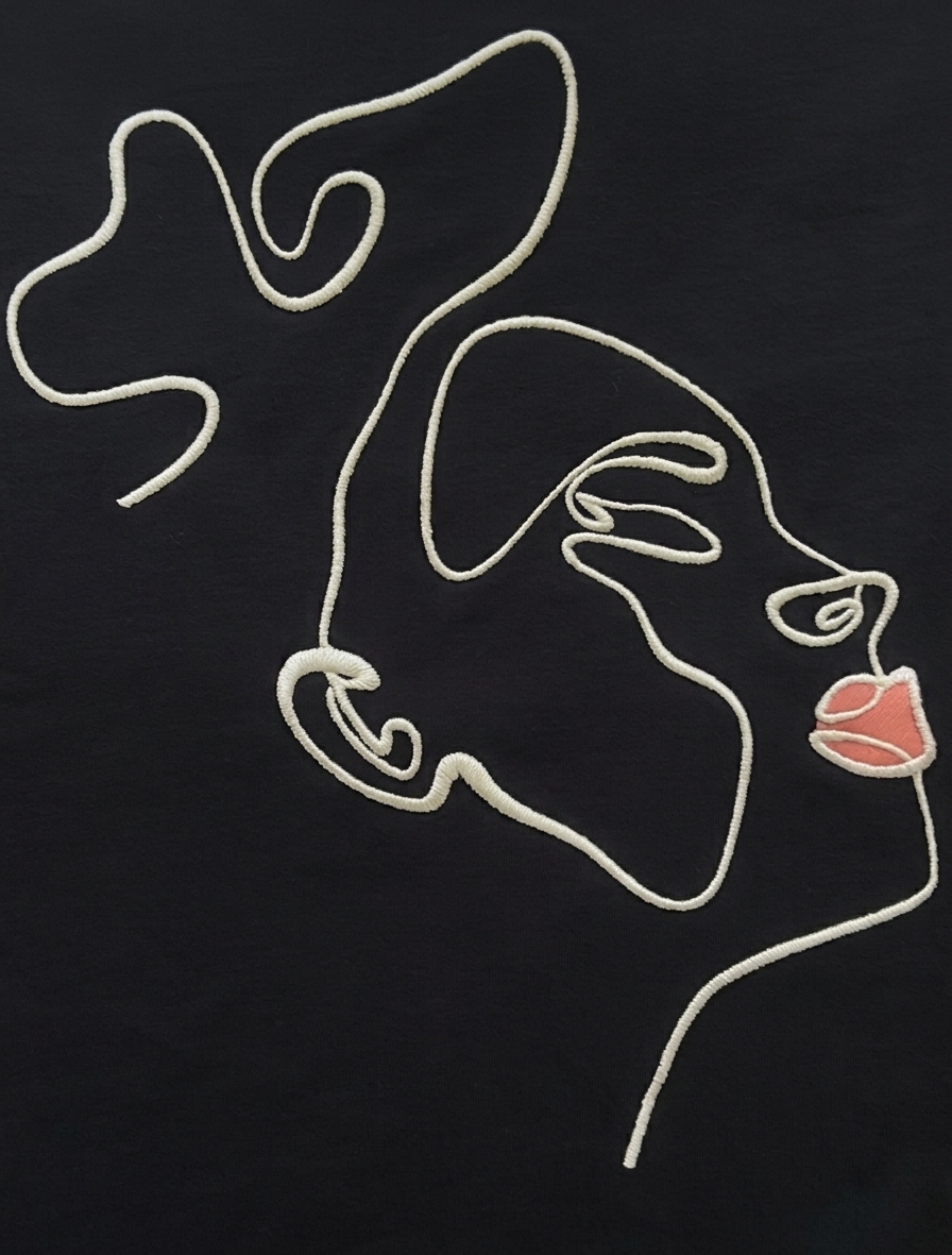 ENNAKKOMYYNTI: DRIFT t-paita, lipstick, musta