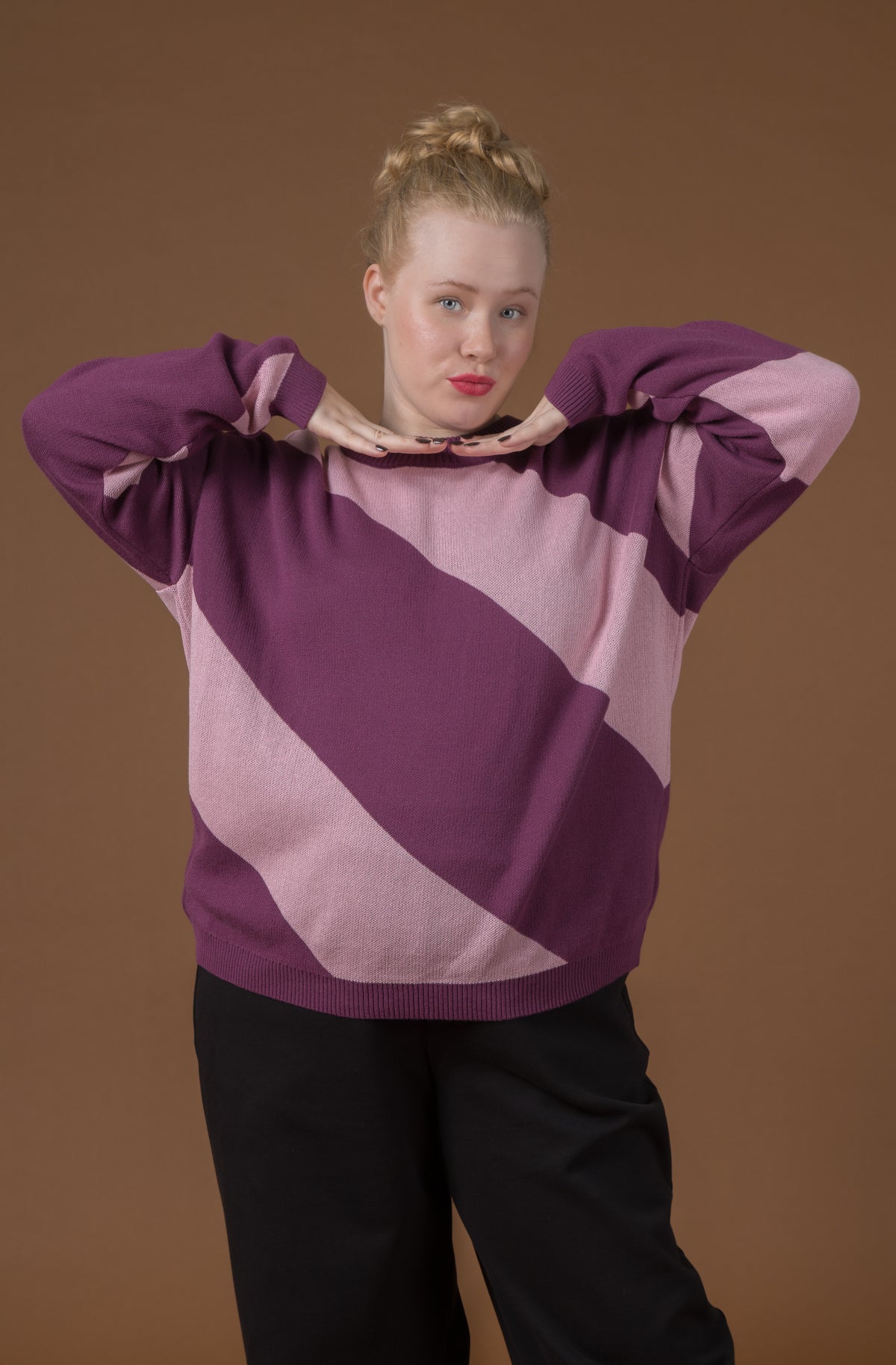 PRE-ORDER: FIZZ knit sweater, diagonal stripe, pink/plum