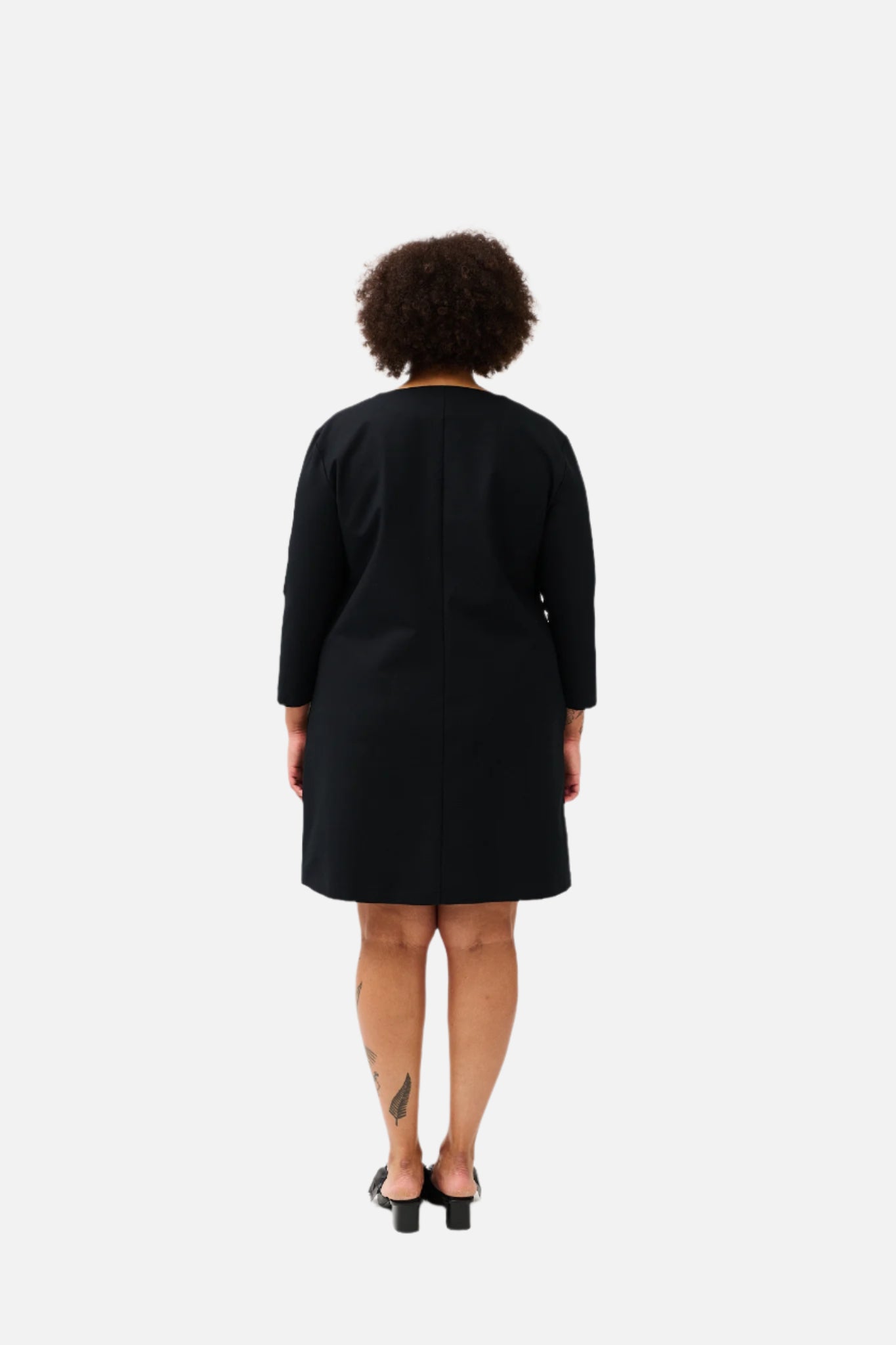 OUTLET: MINIMAL-mekko, Musta