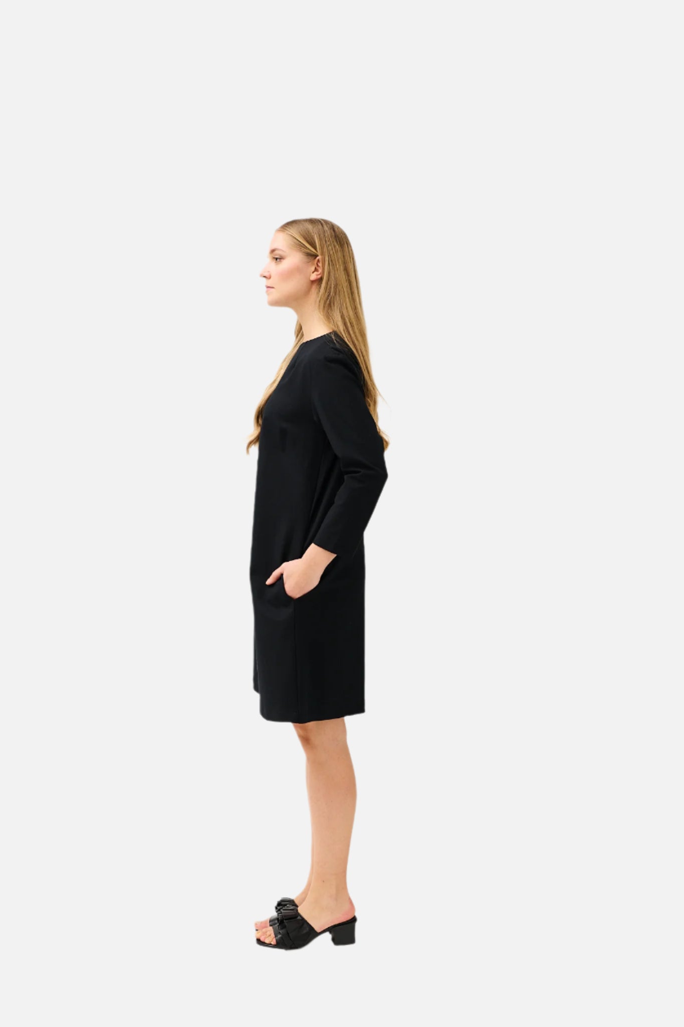 OUTLET: MINIMAL-mekko, Musta